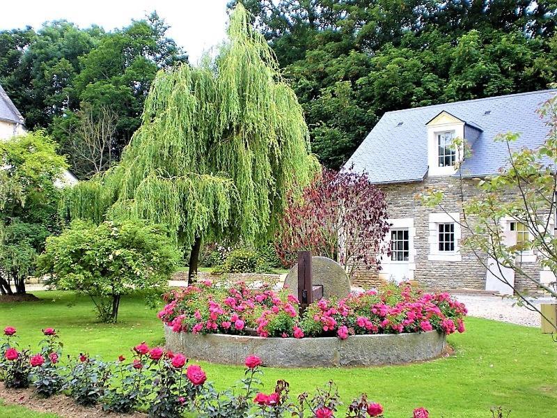 Hotel Le Manoir De Mathan Crepon A La Campagne 5 Mn D'Arromanches Et 10 Mn De Bayeux Exterior foto