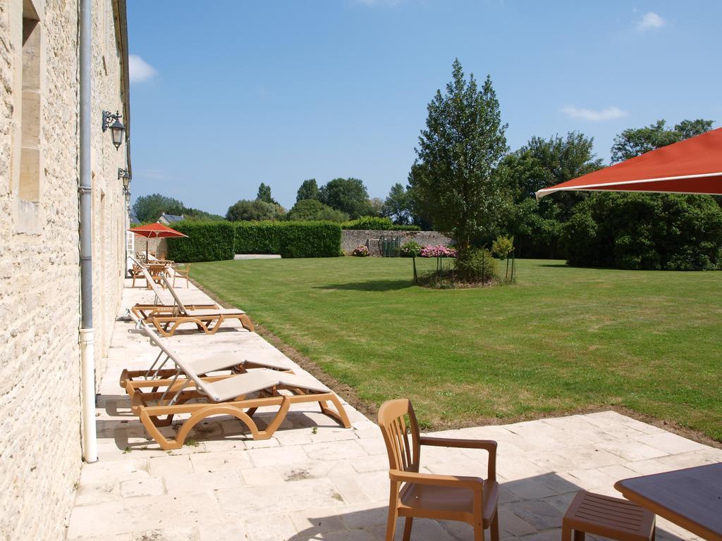 Hotel Le Manoir De Mathan Crepon A La Campagne 5 Mn D'Arromanches Et 10 Mn De Bayeux Exterior foto