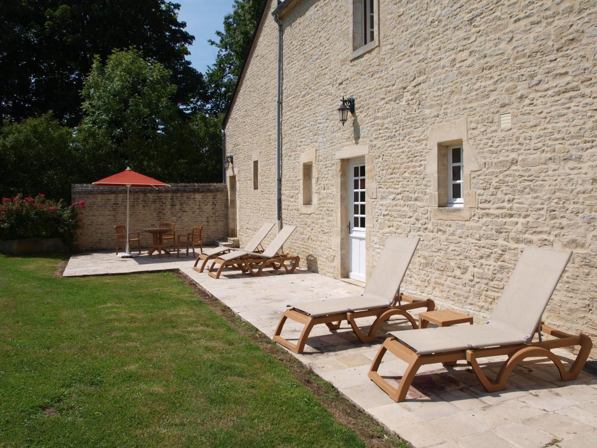 Hotel Le Manoir De Mathan Crepon A La Campagne 5 Mn D'Arromanches Et 10 Mn De Bayeux Exterior foto